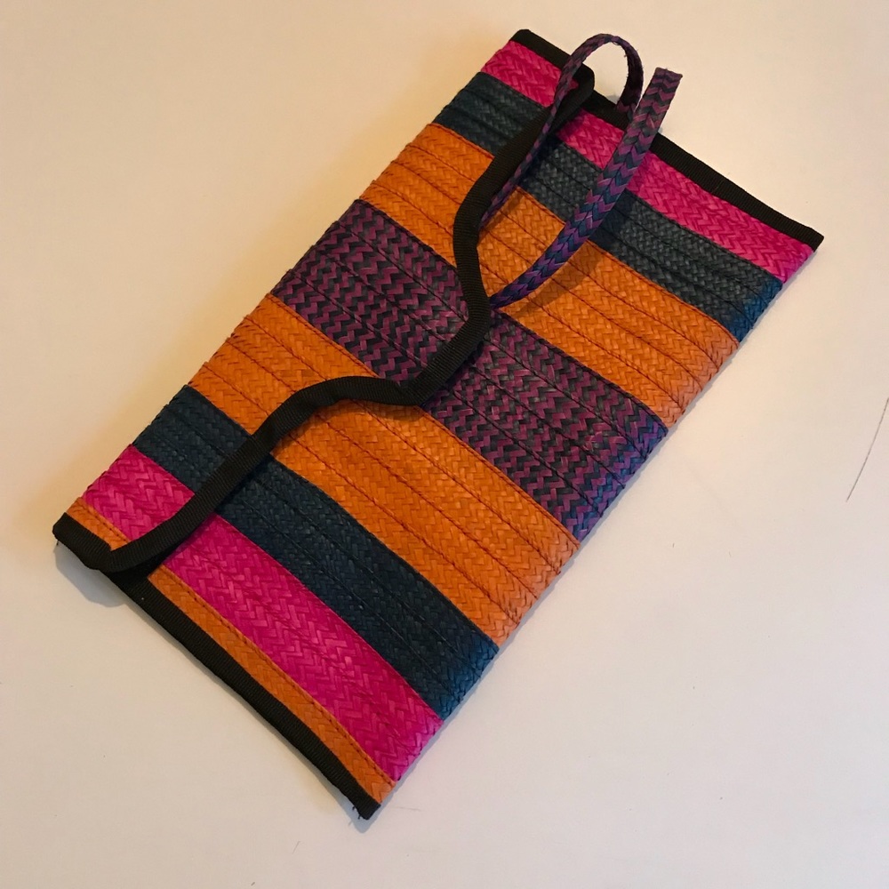 Straw clutch